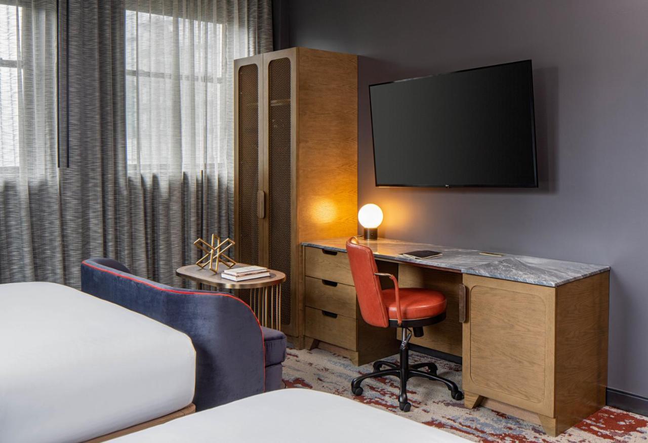 Guest room, 2 Queen, Corner room