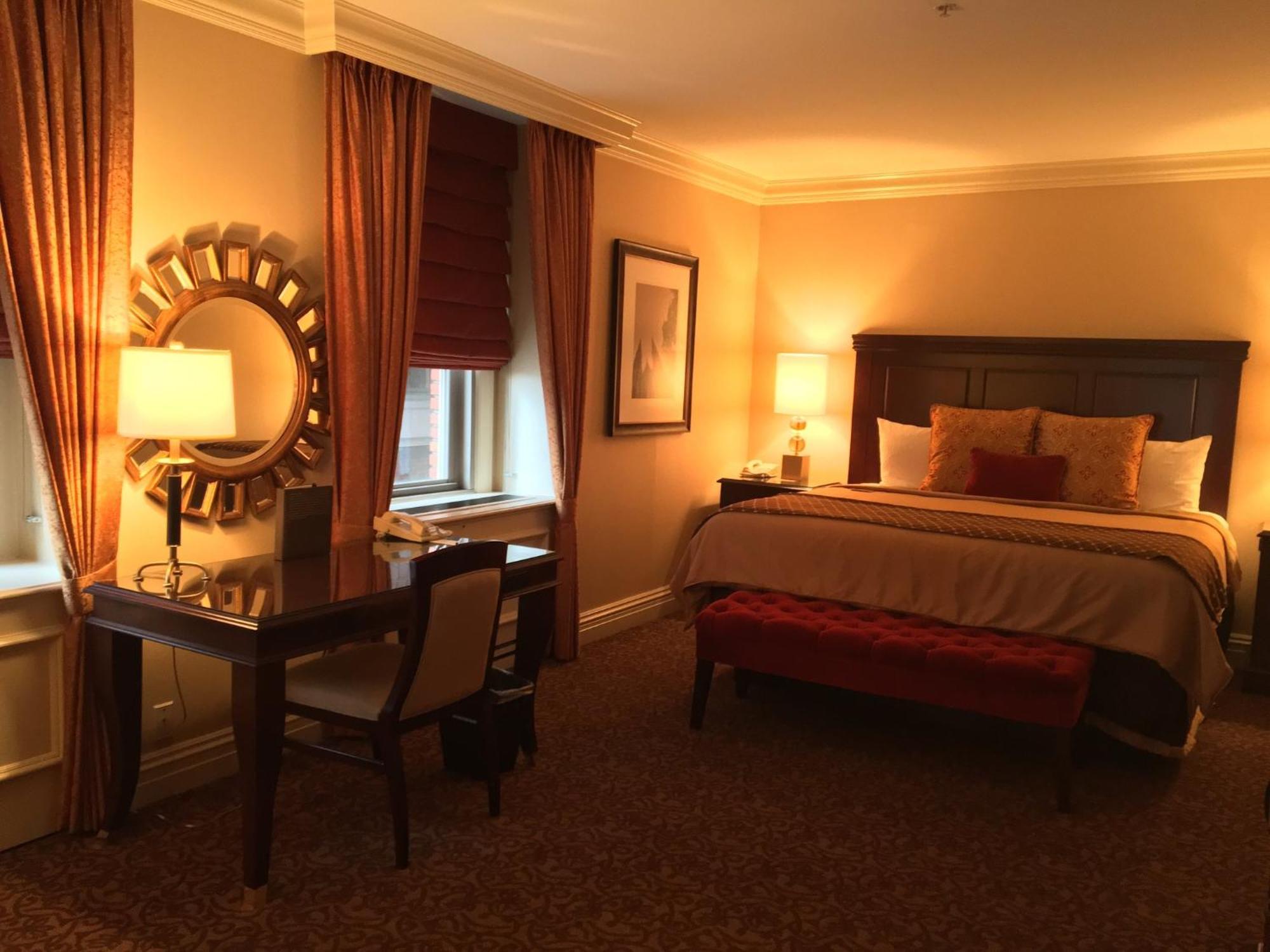 Deluxe Room - One Queen Bed