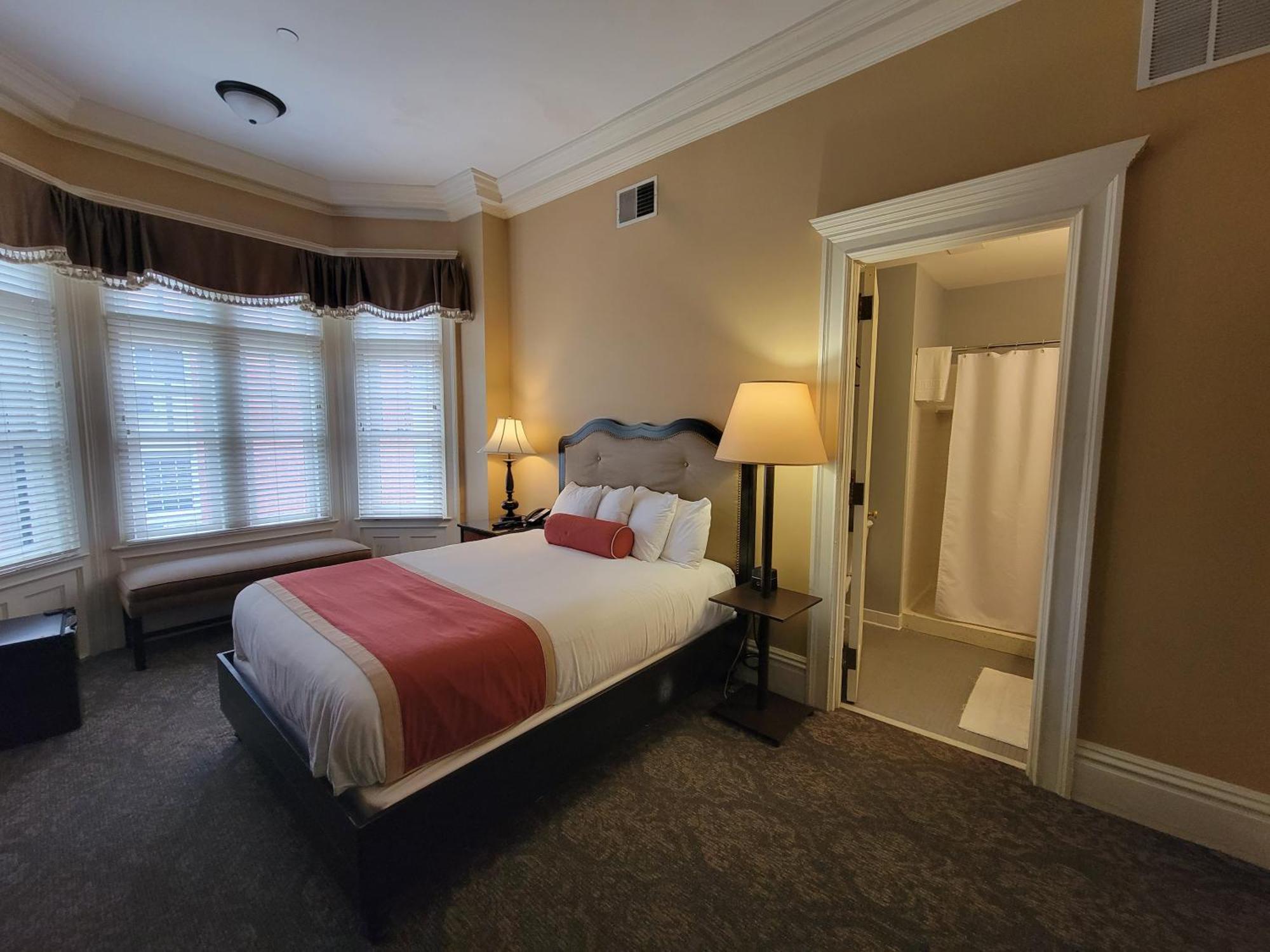 Deluxe Room Queen Bed
